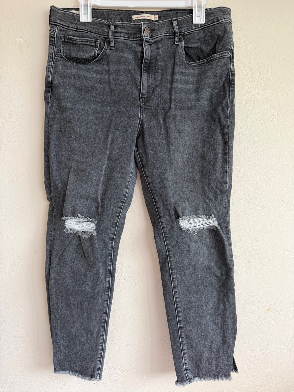 Levi’s Distressed High-Rise Cropped Jeans